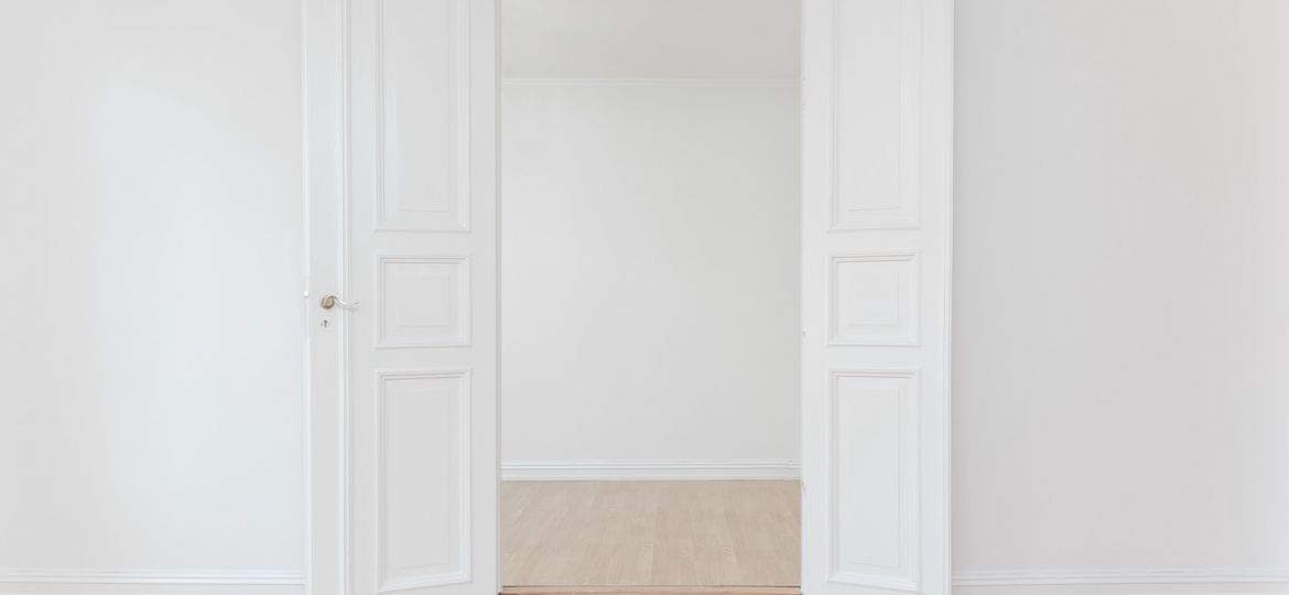 how much does it cost to replace a door?